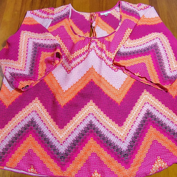 Free 2 Luv Women 1X Chevron Print Tie Neck Blouse Pink Orange Boho festival - Picture 2 of 8